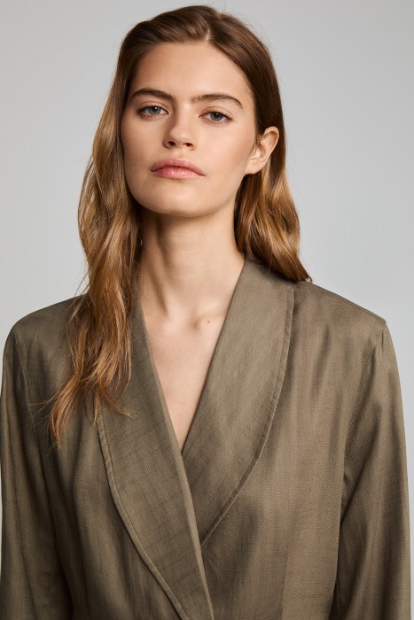 приталенный жакет из россии вид сбоку