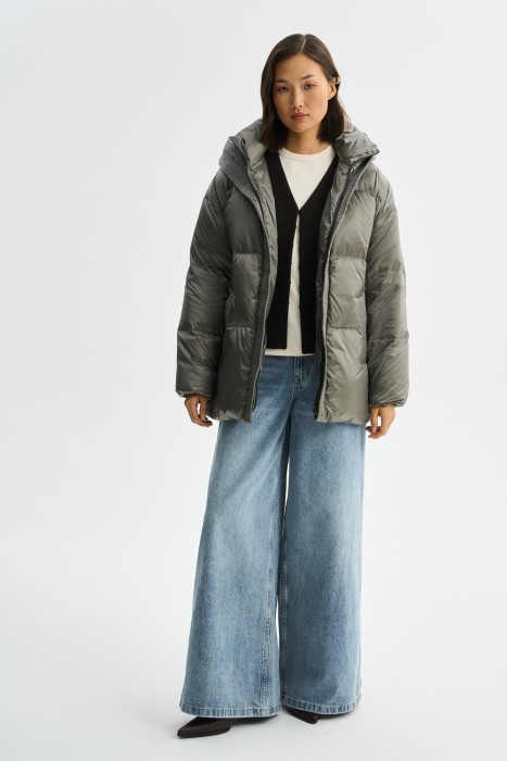 пуховая куртка с капюшоном 772370003 фотография