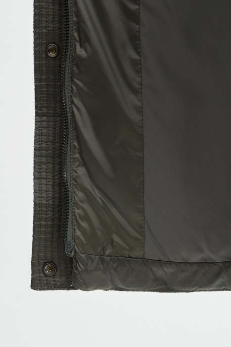 пуховая куртка с капюшоном из россии вид сбоку