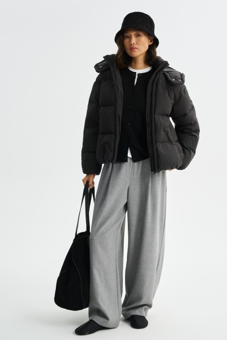 пуховая куртка с капюшоном из россии вид сбоку