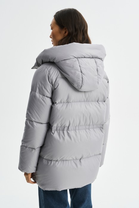 пуховая куртка с капюшоном по цене 4640 руб вид справа