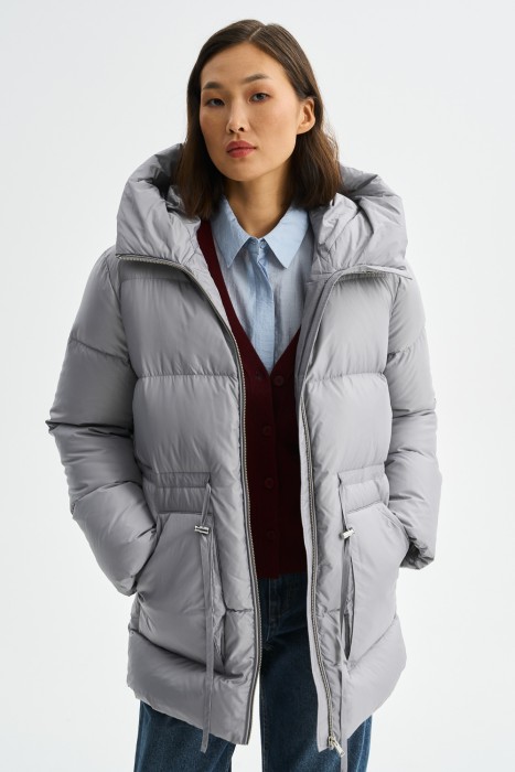 пуховая куртка с капюшоном из россии вид сбоку