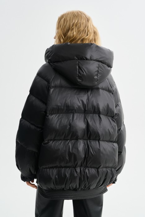 пуховая куртка с капюшоном по цене 11980 руб вид справа