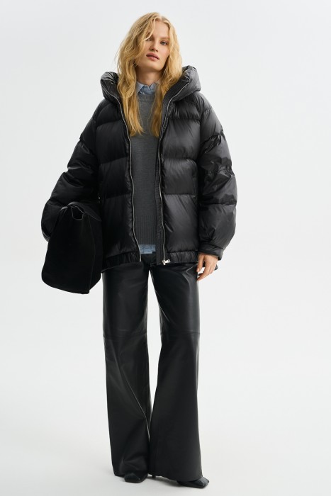 пуховая куртка с капюшоном из россии вид сбоку