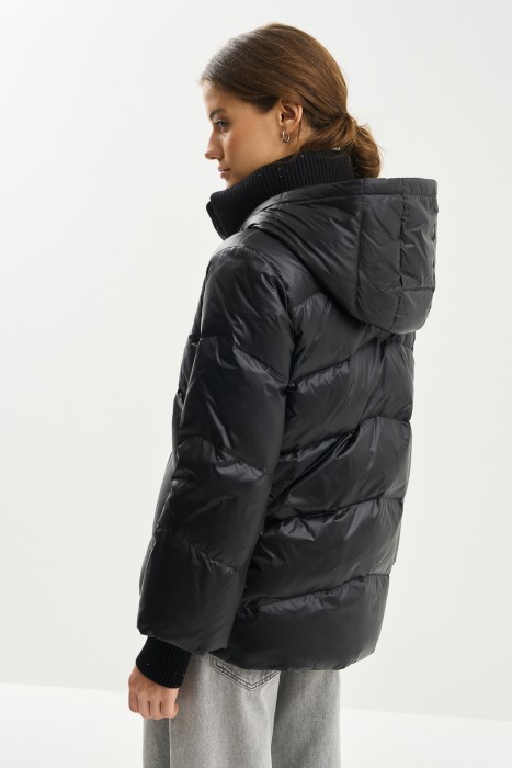 пуховая куртка с капюшоном по цене 4560 руб вид справа