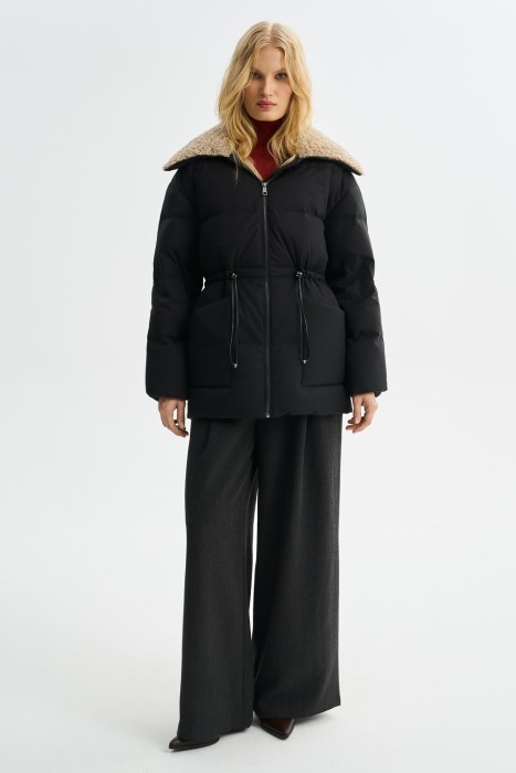 пуховая куртка с меховой отделкой от бренда снежная королева вид слева