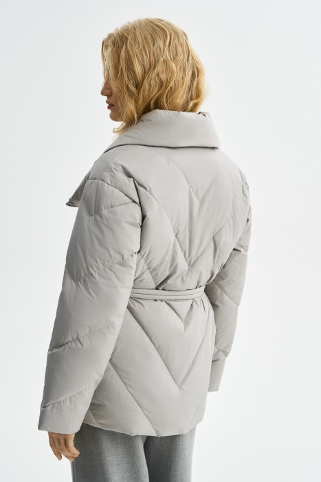 пуховая куртка по цене 7660 руб вид справа