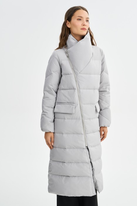 пуховик с ассиметричной застежкой от бренда снежная королева вид слева