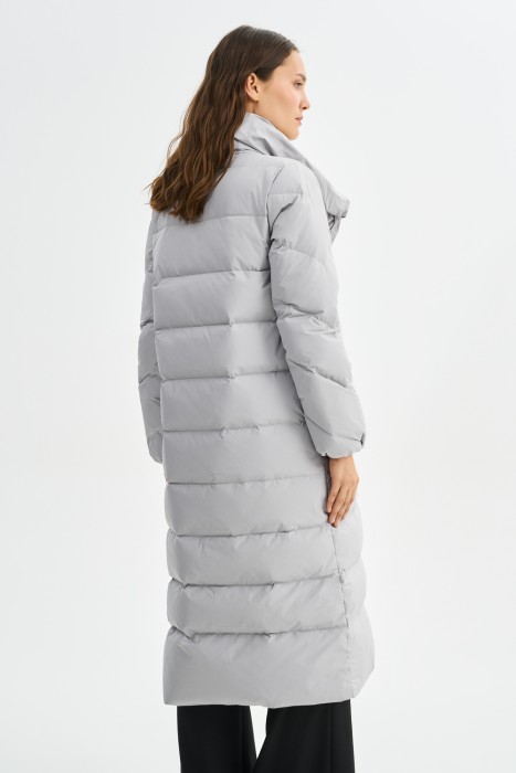 пуховик с ассиметричной застежкой по цене 4640 руб вид справа