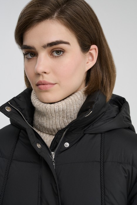 пуховик с капюшоном из россии вид сбоку