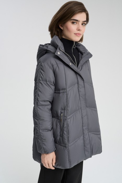 пуховик с капюшоном от бренда снежная королева вид слева