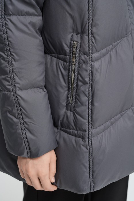 пуховик с капюшоном из россии вид сбоку