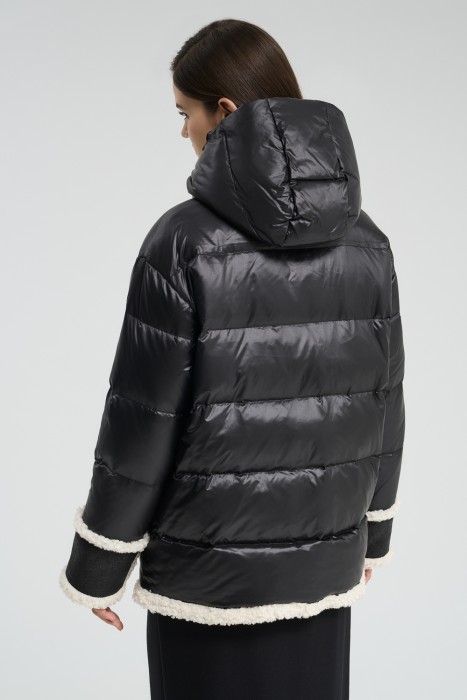 пуховик с капюшоном по цене 3840 руб вид справа