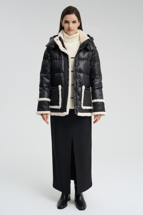 пуховик с капюшоном из россии вид сбоку