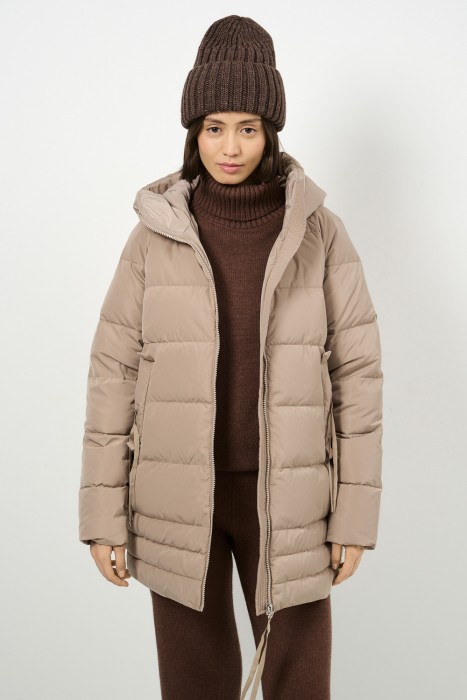 пуховик с капюшоном от бренда снежная королева вид слева