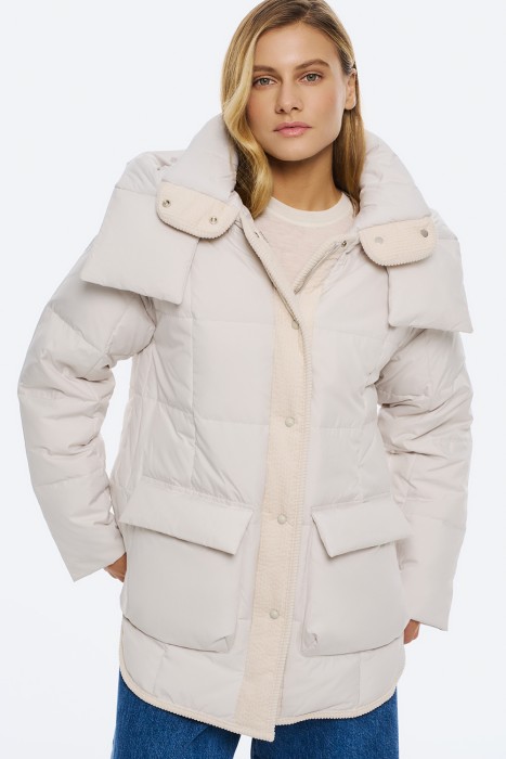 пуховик с капюшоном от бренда снежная королева вид слева