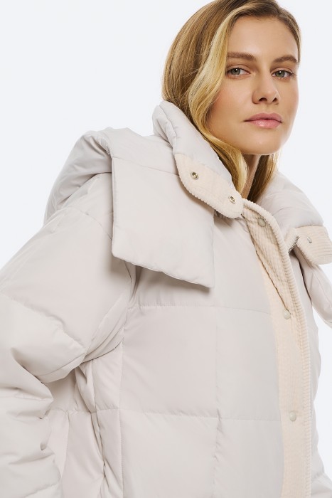 пуховик с капюшоном из россии вид сбоку