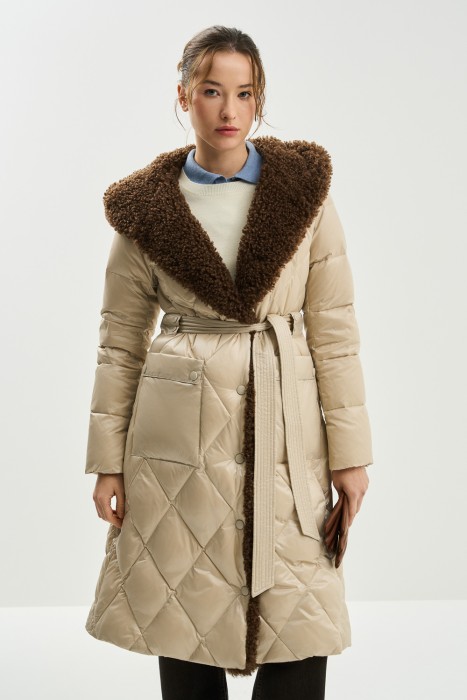 пуховик с капюшоном от бренда снежная королева вид слева