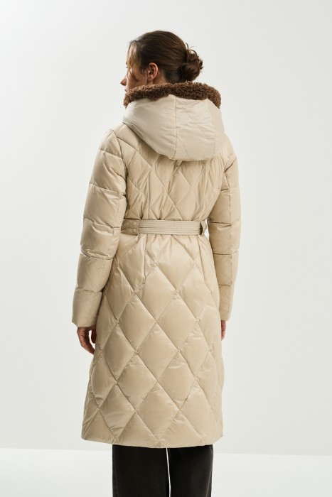 пуховик с капюшоном по цене 16140 руб вид справа