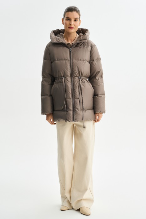 пуховик с капюшоном от бренда снежная королева вид слева