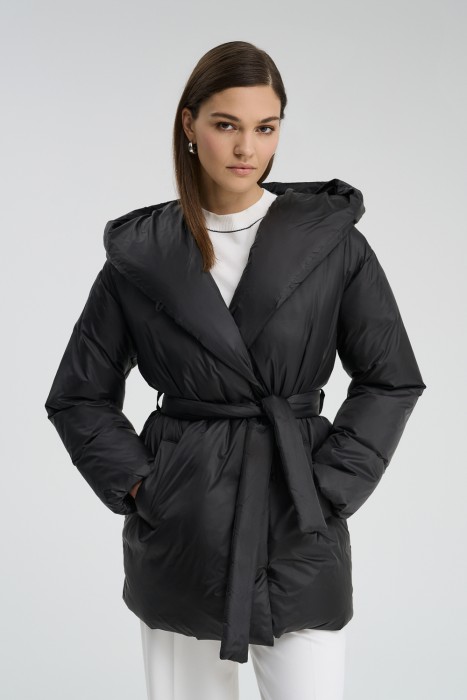 пуховик с капюшоном от бренда снежная королева вид слева