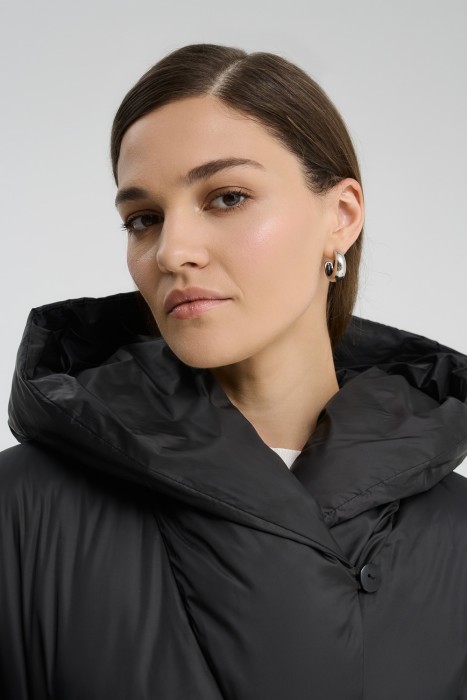 пуховик с капюшоном из россии вид сбоку