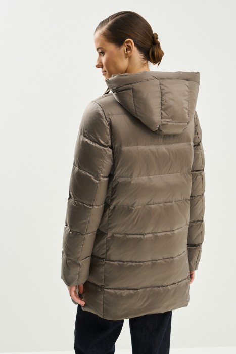 пуховик с капюшоном по цене 4310 руб вид справа