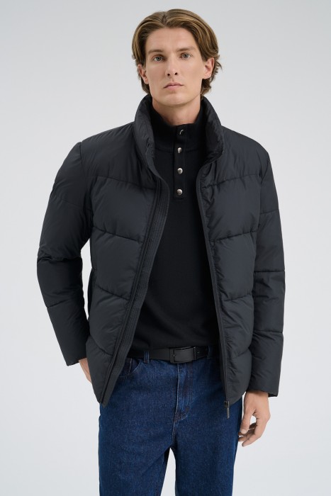 пуховик с капюшоном от бренда снежная королева вид слева