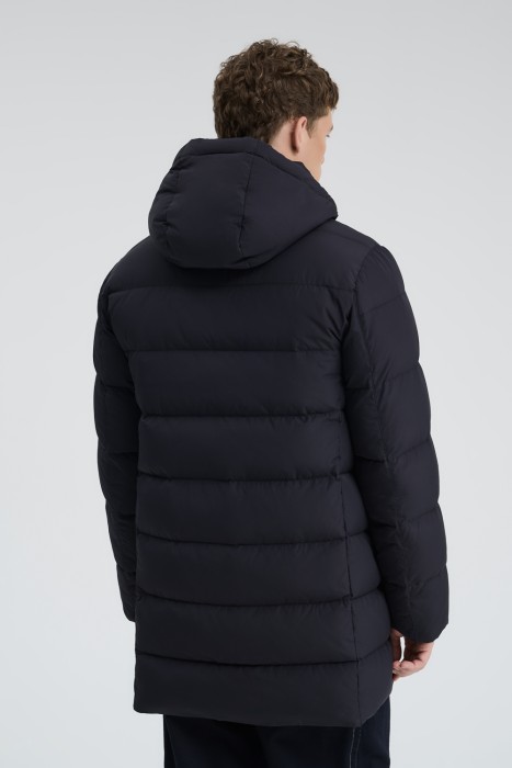 пуховик с капюшоном из россии вид сбоку