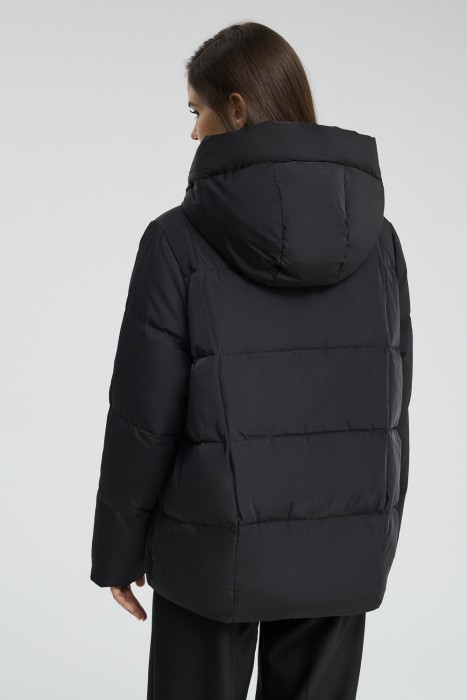 пуховик с капюшоном по цене 6840 руб вид справа