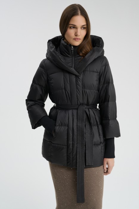 пуховик с капюшоном от бренда снежная королева вид слева