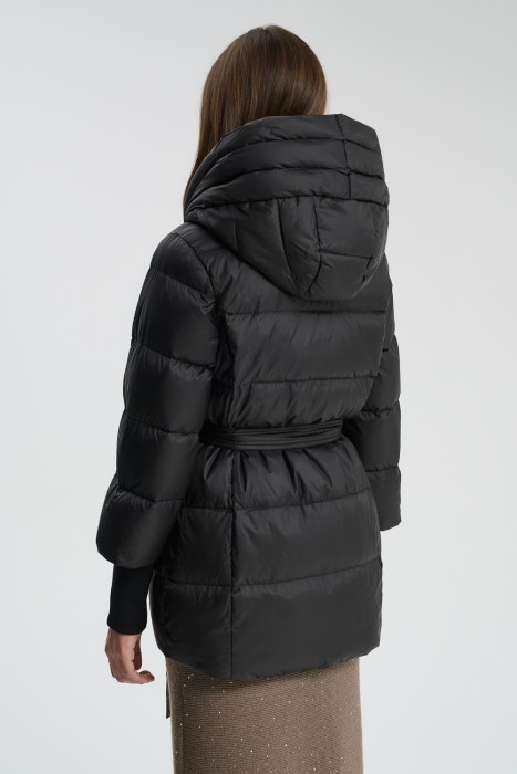 пуховик с капюшоном по цене 10190 руб вид справа