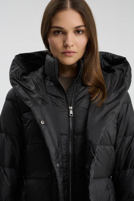 пуховик с капюшоном из россии вид сбоку