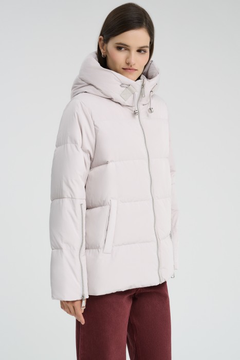 пуховик с капюшоном от бренда снежная королева вид слева