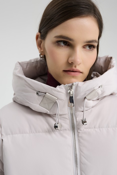 пуховик с капюшоном по цене 7740 руб вид справа