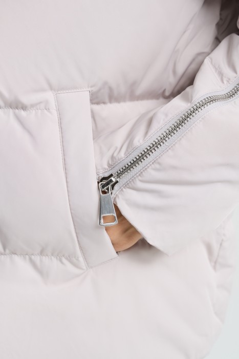 пуховик с капюшоном из россии вид сбоку