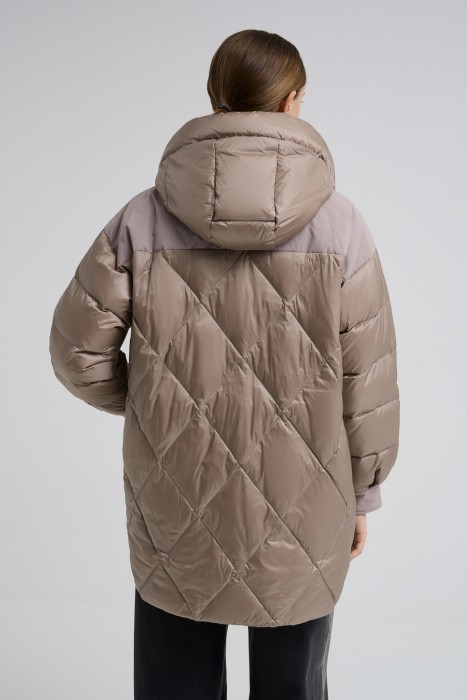 пуховик с капюшоном из россии вид сбоку