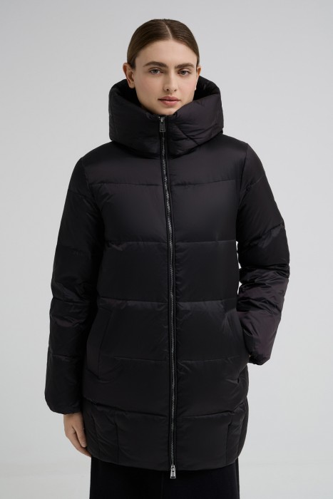 пуховик с капюшоном от бренда снежная королева вид слева