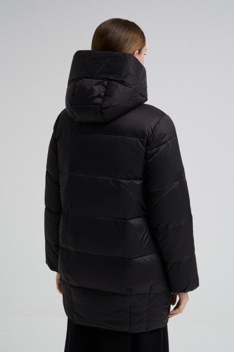 пуховик с капюшоном по цене 5290 руб вид справа