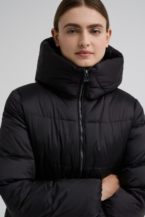 пуховик с капюшоном из россии вид сбоку