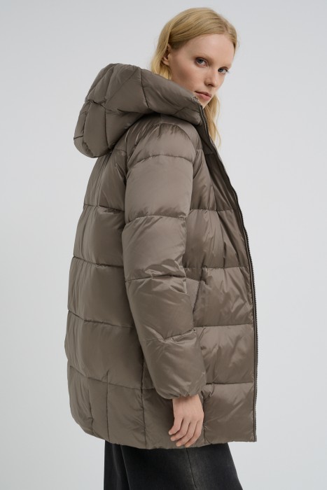 пуховик с капюшоном по цене 6030 руб вид справа