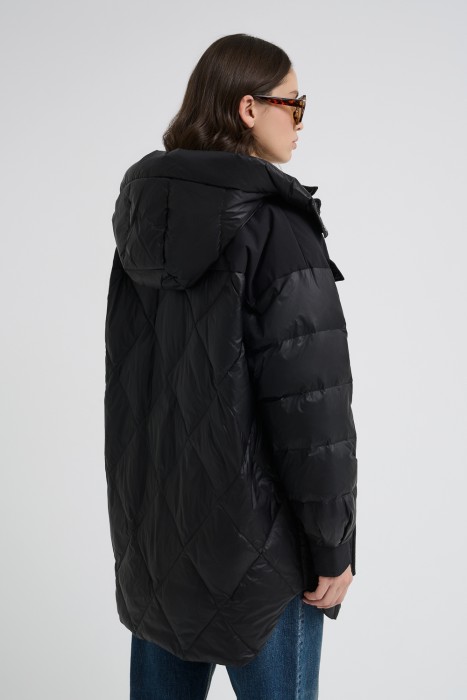 пуховик с капюшоном по цене 5620 руб вид справа