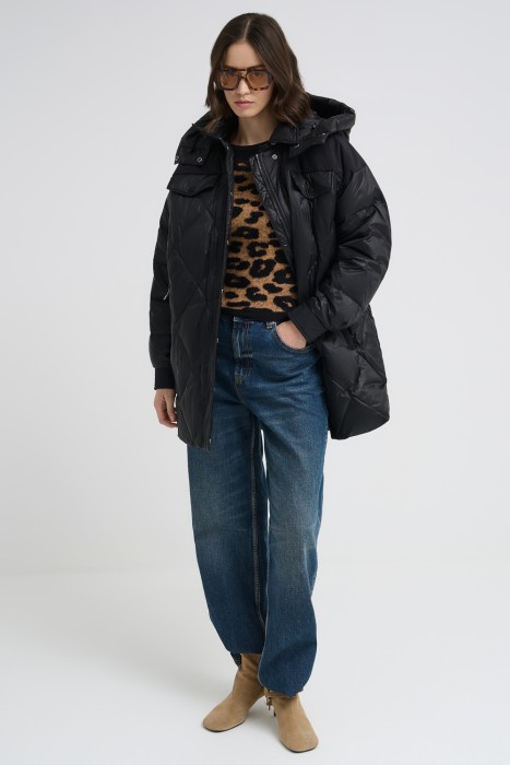 пуховик с капюшоном из россии вид сбоку