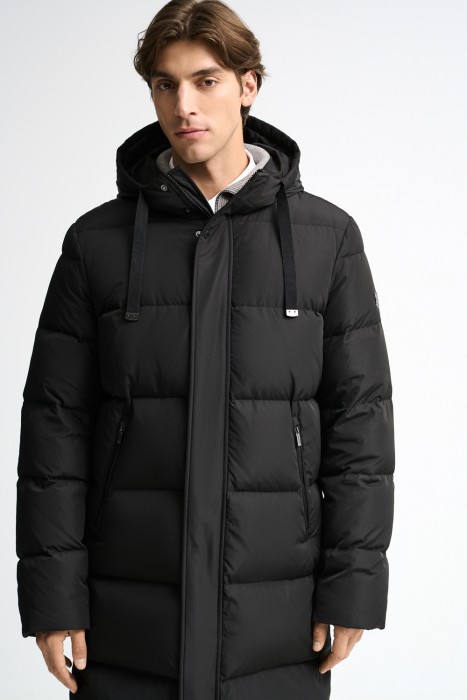 пуховик с капюшоном от бренда снежная королева вид слева