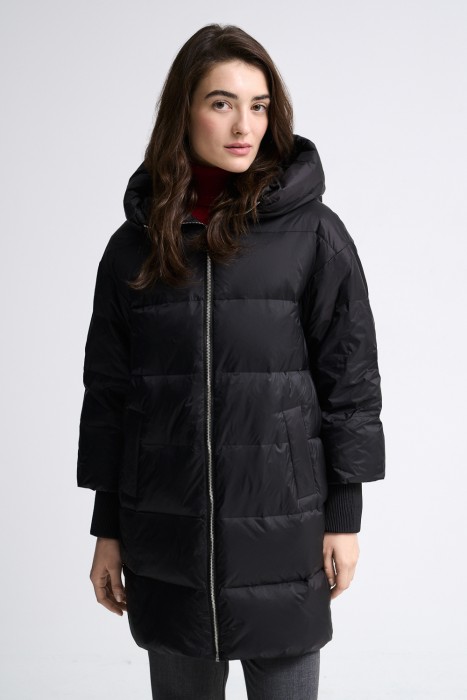 пуховик с капюшоном от бренда снежная королева вид слева