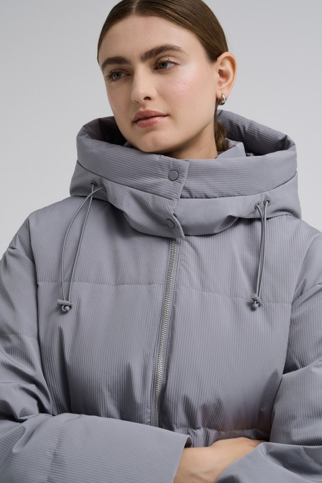 пуховик с капюшоном из россии вид сбоку