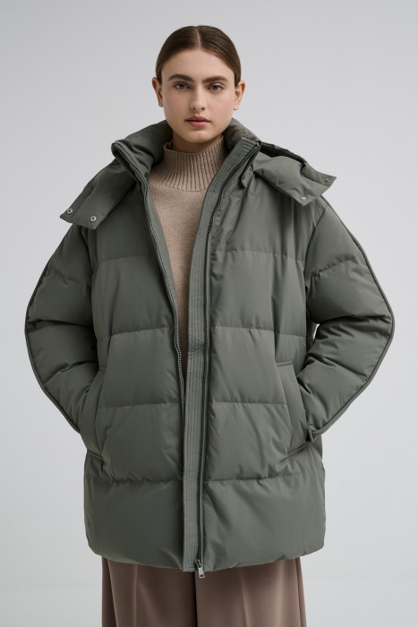 пуховик с капюшоном по цене 5890 руб вид справа