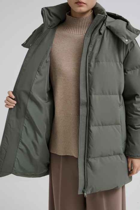 пуховик с капюшоном из россии вид сбоку