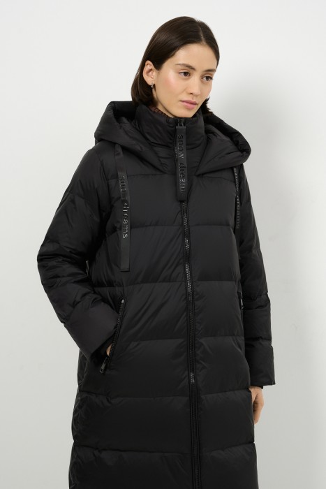 пуховик с капюшоном от бренда снежная королева вид слева