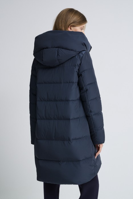 пуховик с капюшоном по цене 11000 руб вид справа